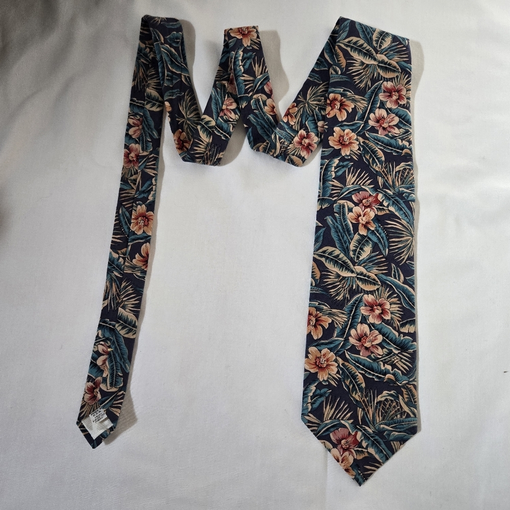 Tropical Floral Men's Tie in Blur and Peach